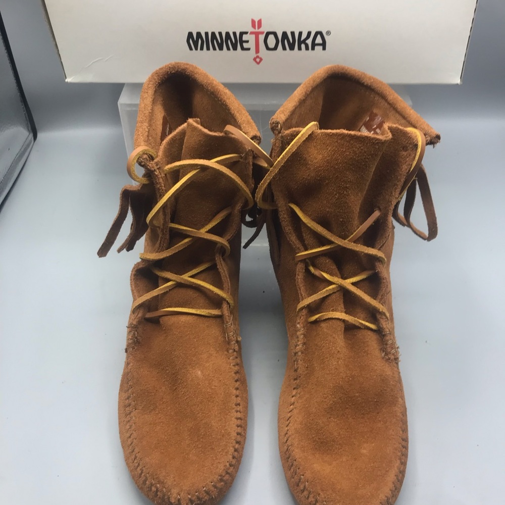 Minnetonka Moccasins Women’s Ankle Fringe Brown - Picture 2 of 7